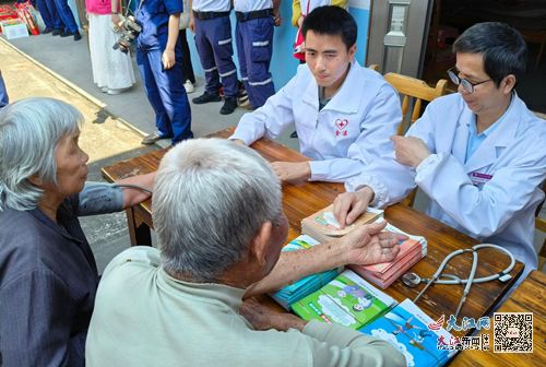 金溪縣南丁格爾志愿服務隊走進養老院 送溫暖與健康咨詢服務